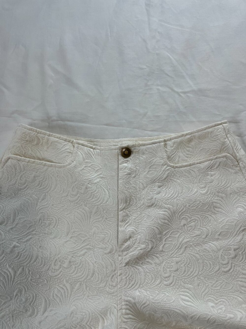 Urban Outfitter Jacquard High-Rise White Patterned Shorts | Size 6 - Picture 3 of 6